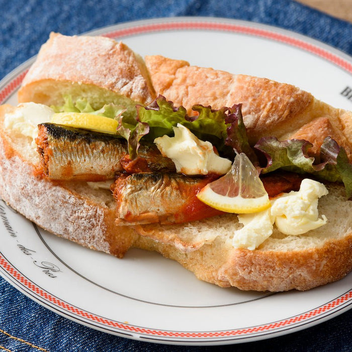 白ワインとピッタリ!缶つまで楽しむ簡単パンメニュー「ハバネロサーディンサンド」 - ROJI日本橋 ONLINE STORE