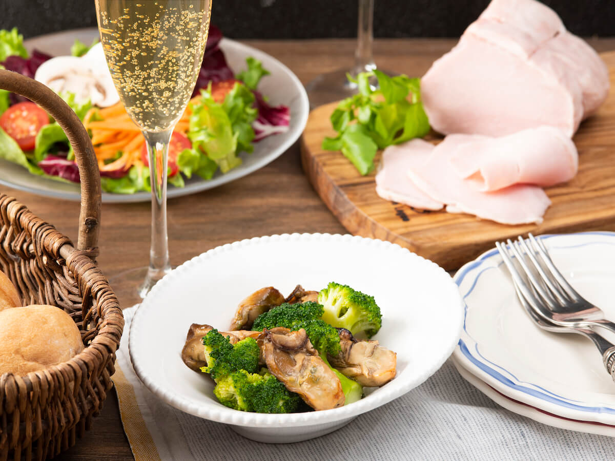 缶つまで作るスパークリングに合う簡単レシピ「ブロッコリーと牡蠣の燻製サラダ」 - ROJI日本橋 ONLINE STORE