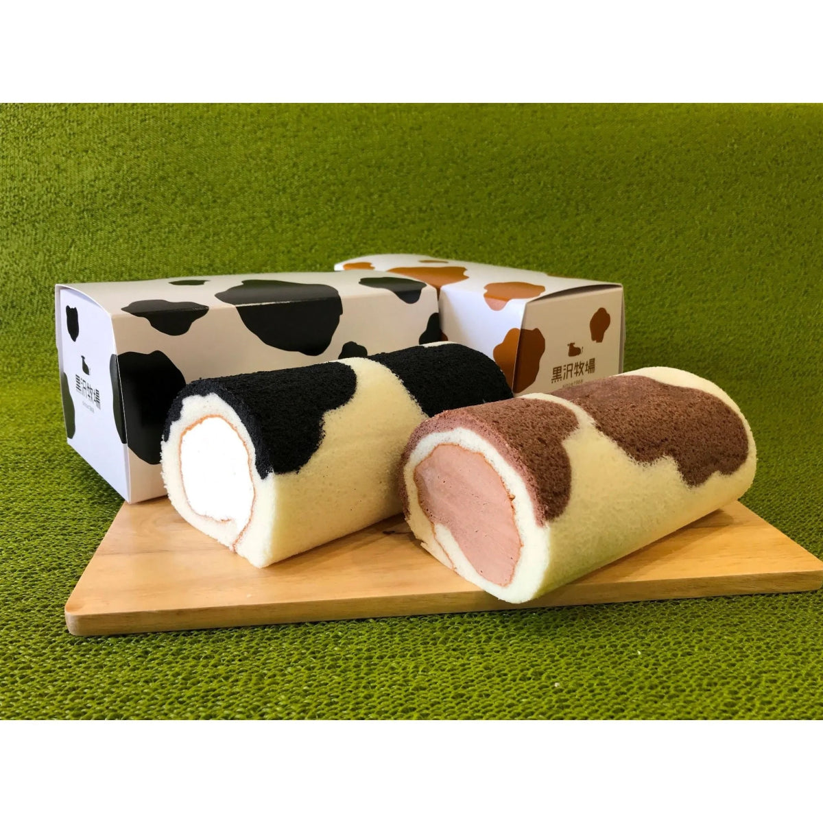 ろーるけーき 送料込み】【和歌山県】黒沢牧場 牛柄ロールケーキセット 2本入り