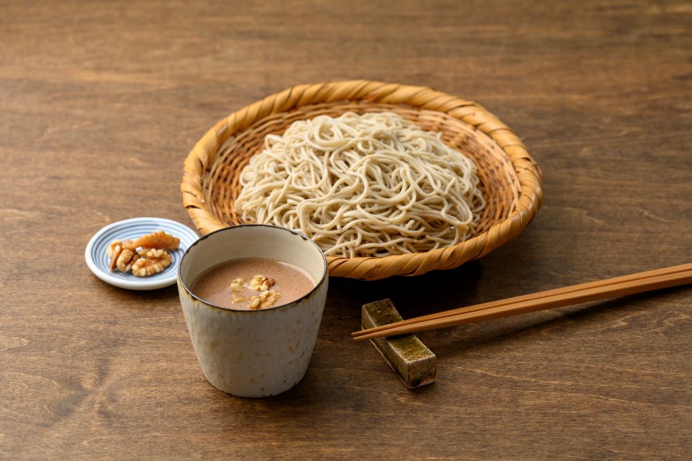 【送料込み】【長野県】くるみそば 半生麺 つゆ付き 2食入り×4袋 - ROJI日本橋 ONLINE STORE