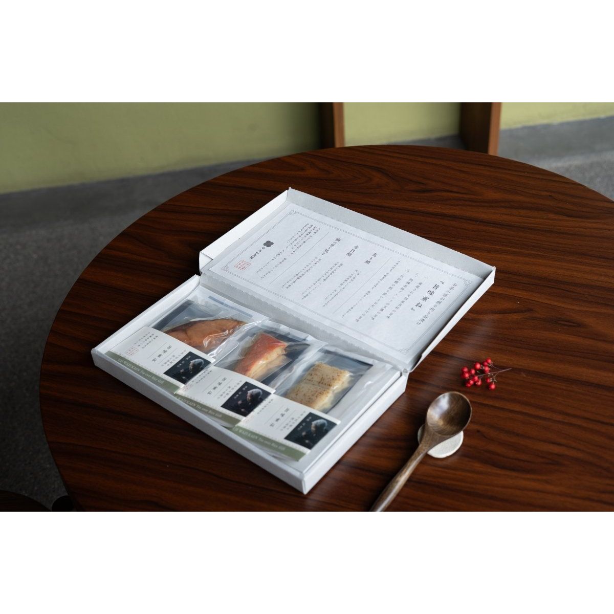 【送料込み】宇治和束園 お茶漬け 旨味重ね3食（金目鯛、炙り鱧、鰤） - ROJI日本橋 ONLINE STORE