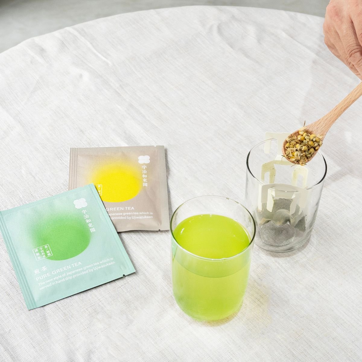 宇治和束園ドリップ茶 - 煎茶とほうじ茶シズル画像-- ROJI日本橋 ONLINE STORE