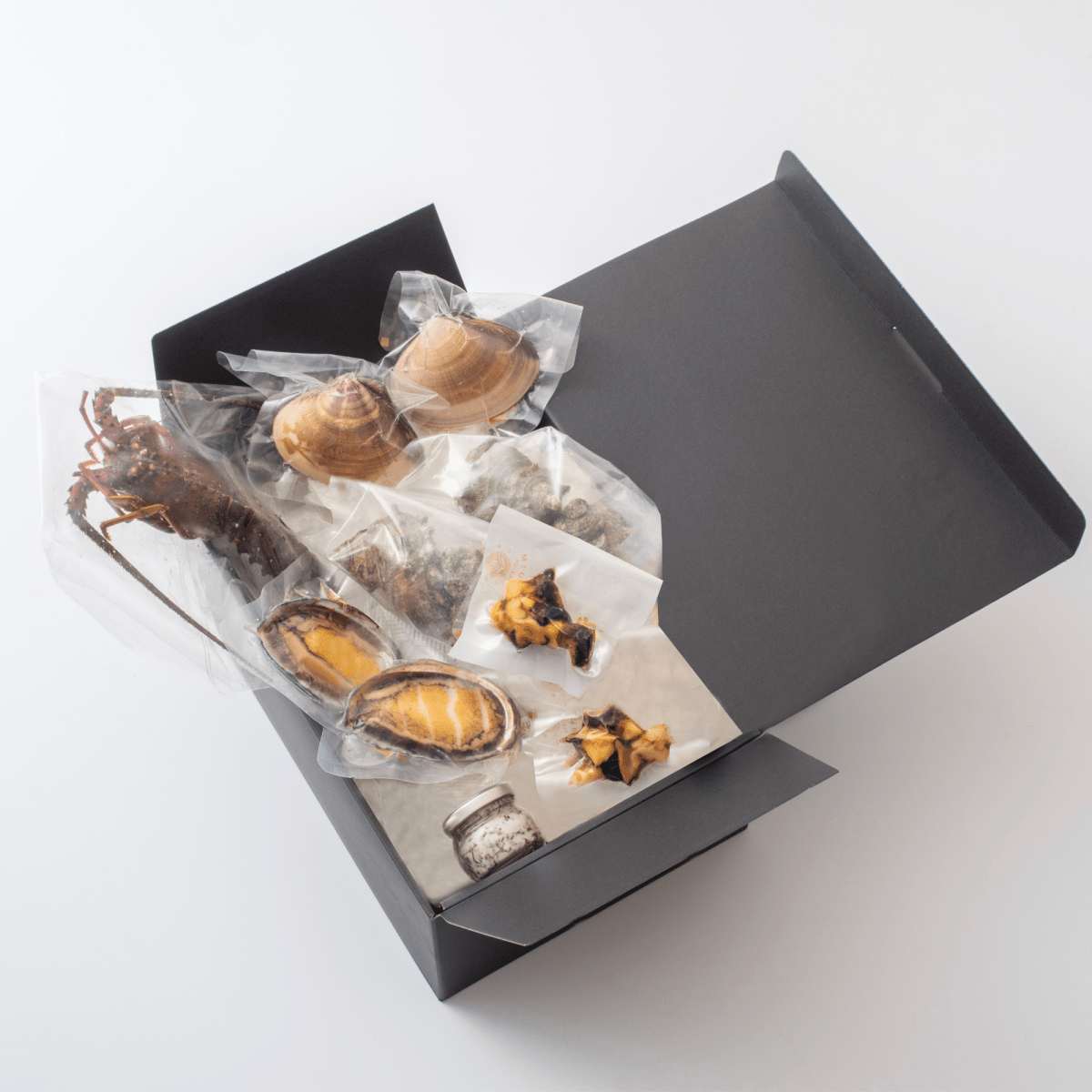 【送料込み】海風ディッシュ（伊勢海老、煮あわび、蒸しさざえ、地はまぐり） - ROJI日本橋 ONLINE STORE