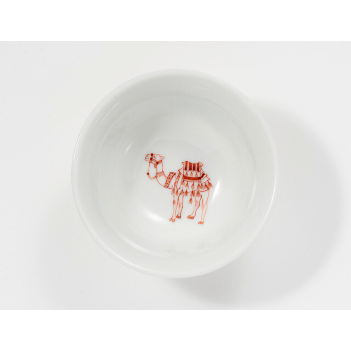 【送料込み】【石川県】九谷焼 鏑木盃 キャラバン 赤（梅村めぐみ・画 ） - ROJI日本橋 ONLINE STORE