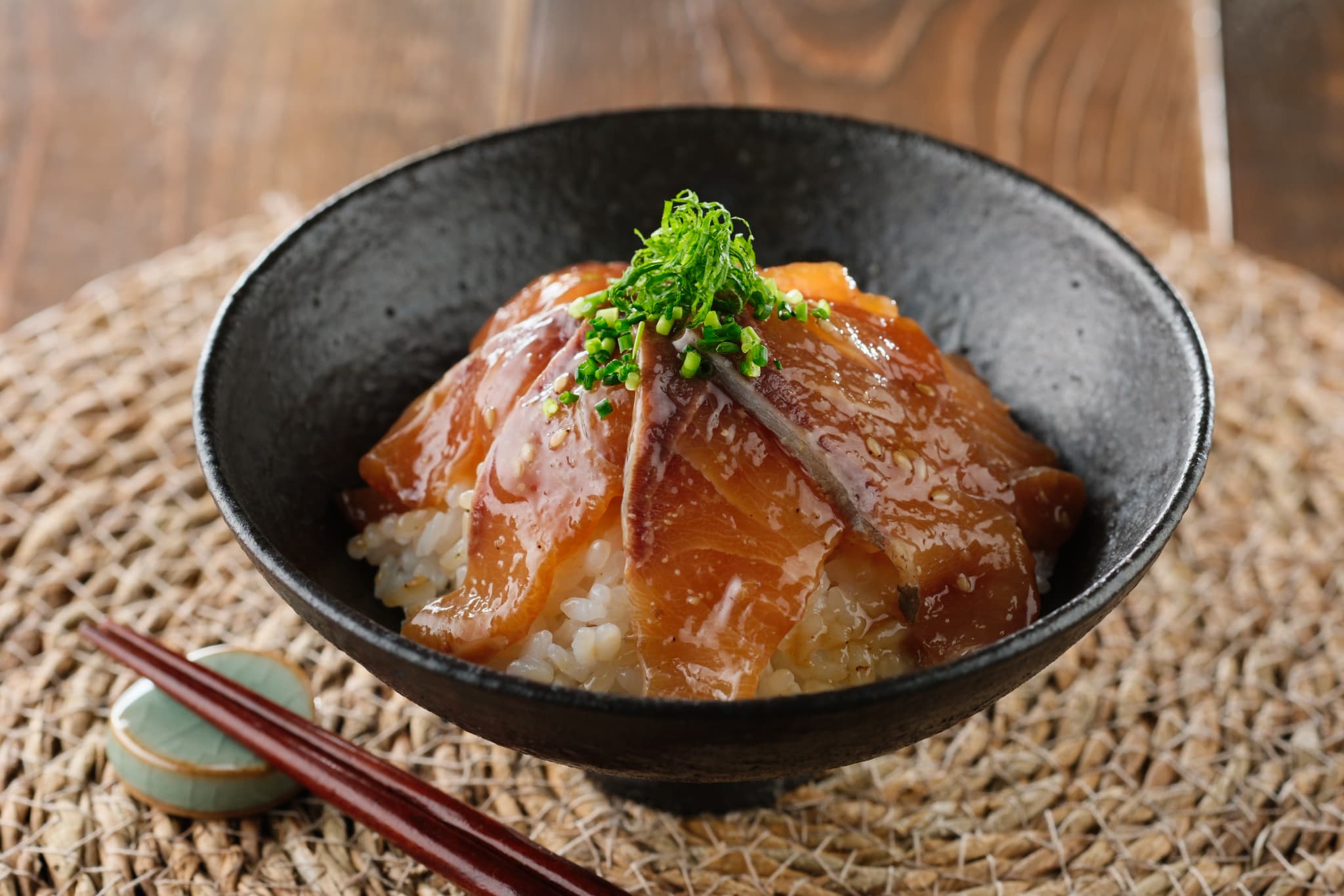 朝〆ぶりのごまだれ漬け丼2食とアボカドのポキ3パック　商品画像