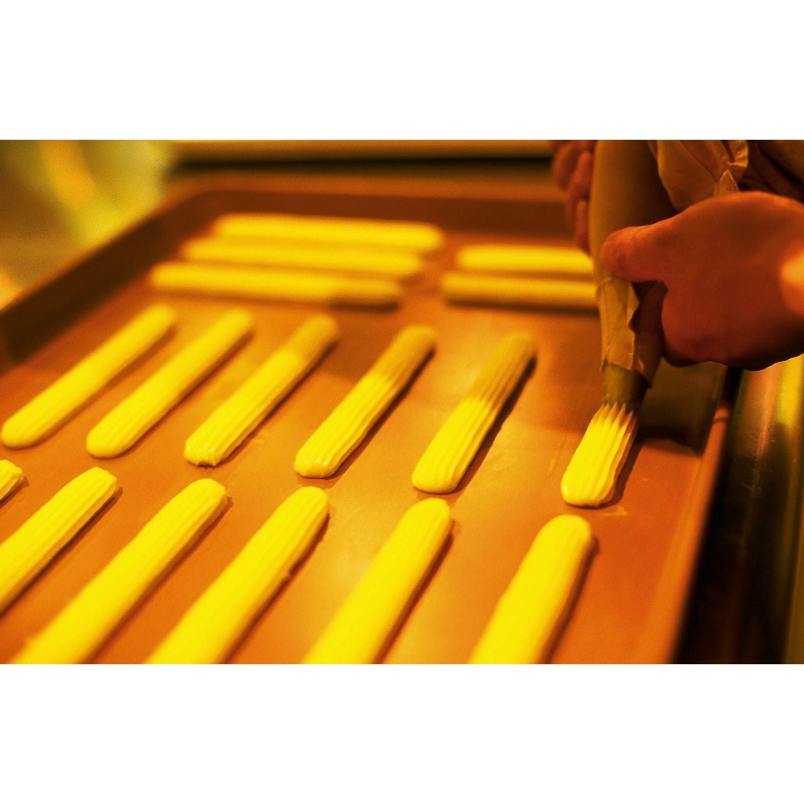 石田老舗　クレーム　デ　ラ　クレーム　プレミアムバトンシューアイス　6個 - ROJI日本橋 ONLINE STORE